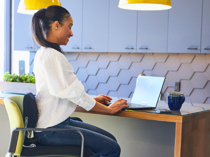 Lock in Perfect Posture, Anywhere.