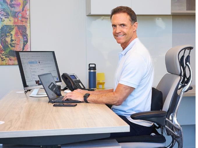 Lock in Perfect Posture, Anywhere.